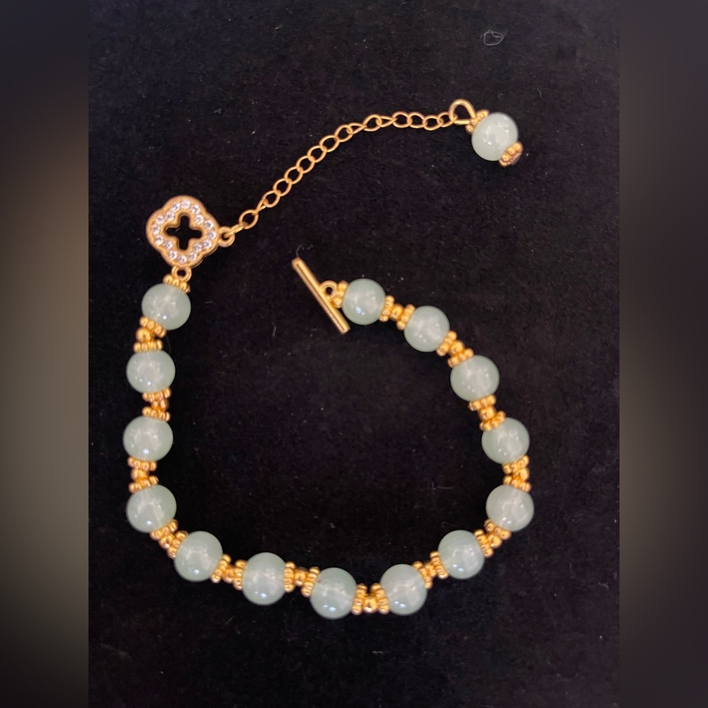 Fashion Jewelry- Chic Gold and Green Stretch Beaded Bracelet